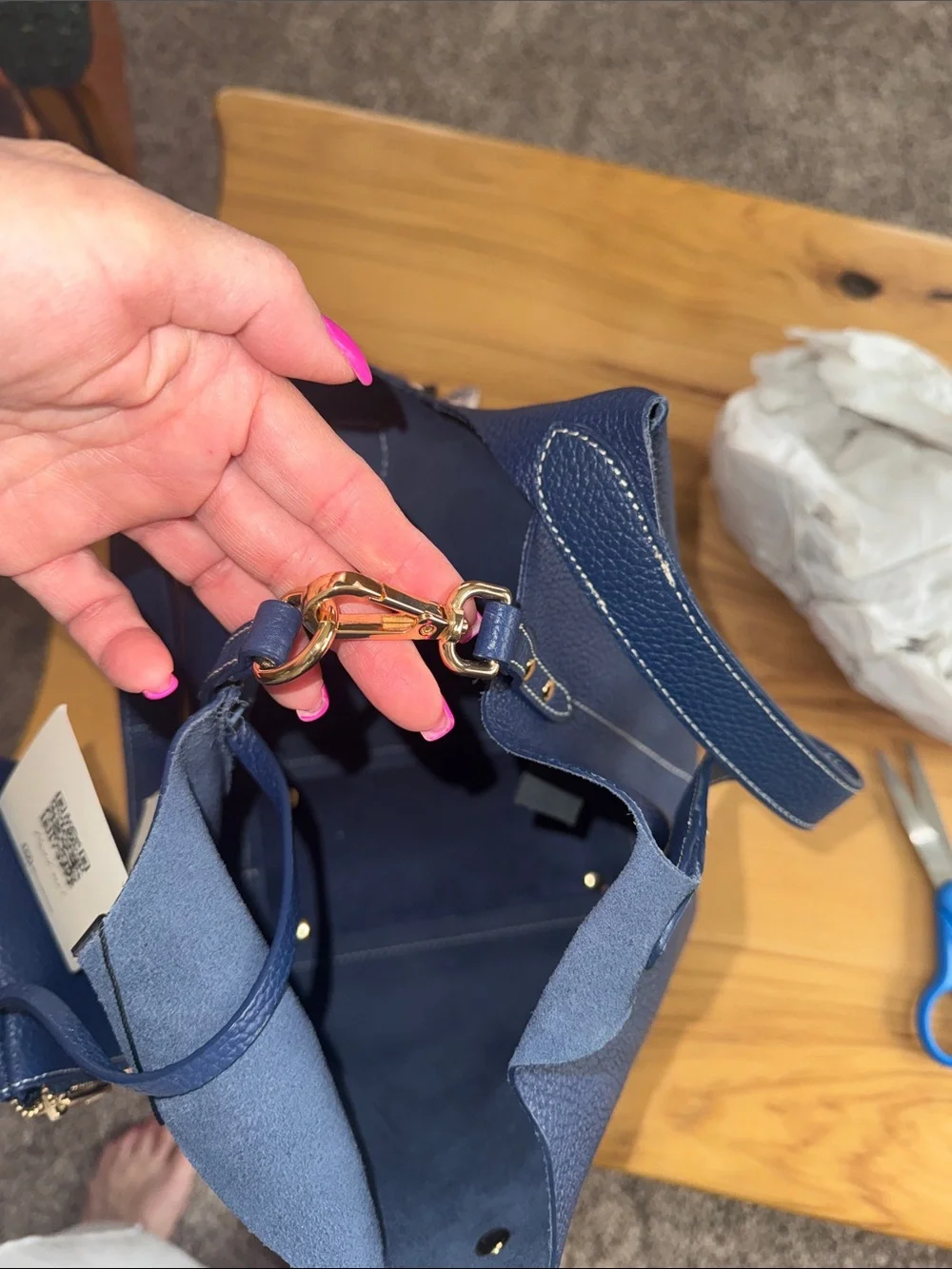 Women’s Pebbled Leather Hobo Bag in Navy with Scarf Accent. Made in 🇮🇹 - Picture 4 of 5
